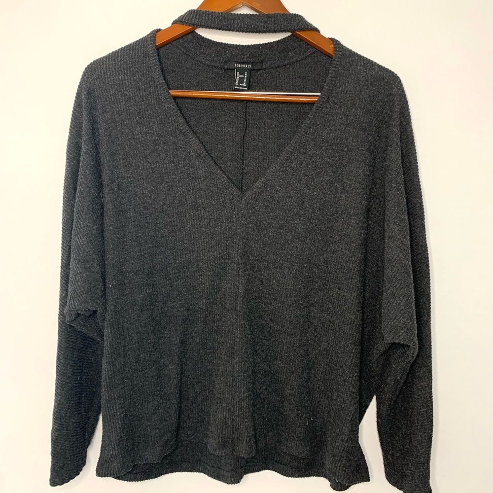 Forever 21 v-neck sweater/top with choker